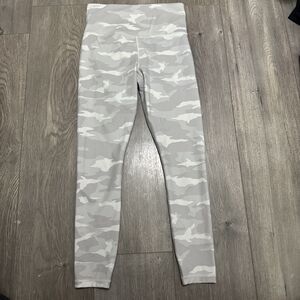 ATHLETA ~ WOMEN'S XS  ~ MULTICOLOR TAN Elation CAMO YOGA FITNESS PANTS LEGGINGS